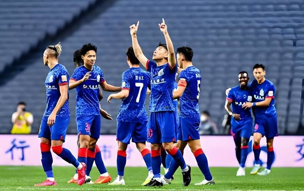 德甲中卫已提前同意官宣!将正式转会加盟申花,蒋圣龙和朱辰杰都为此留洋去德甲